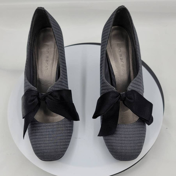 Ann Marino Closed 3.5" pump with bow on front 7.5 - Picture 2 of 8